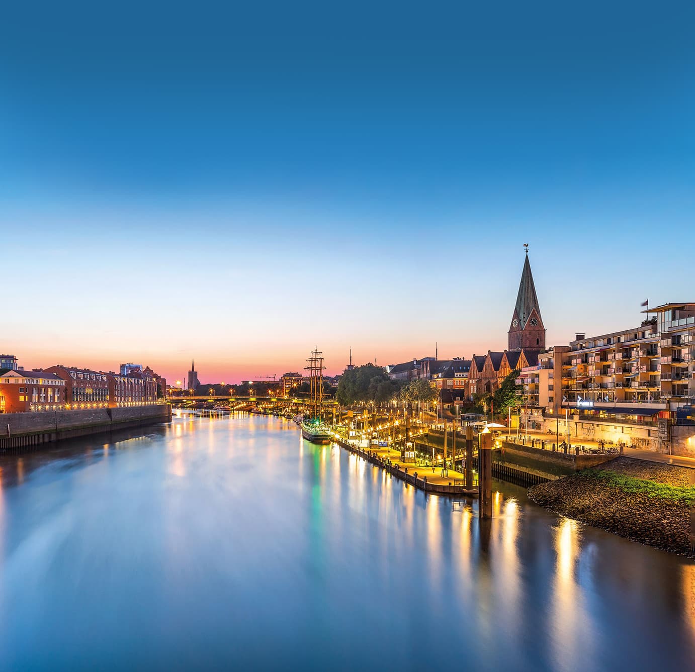 Die Weser mit der Stadt Bremen.